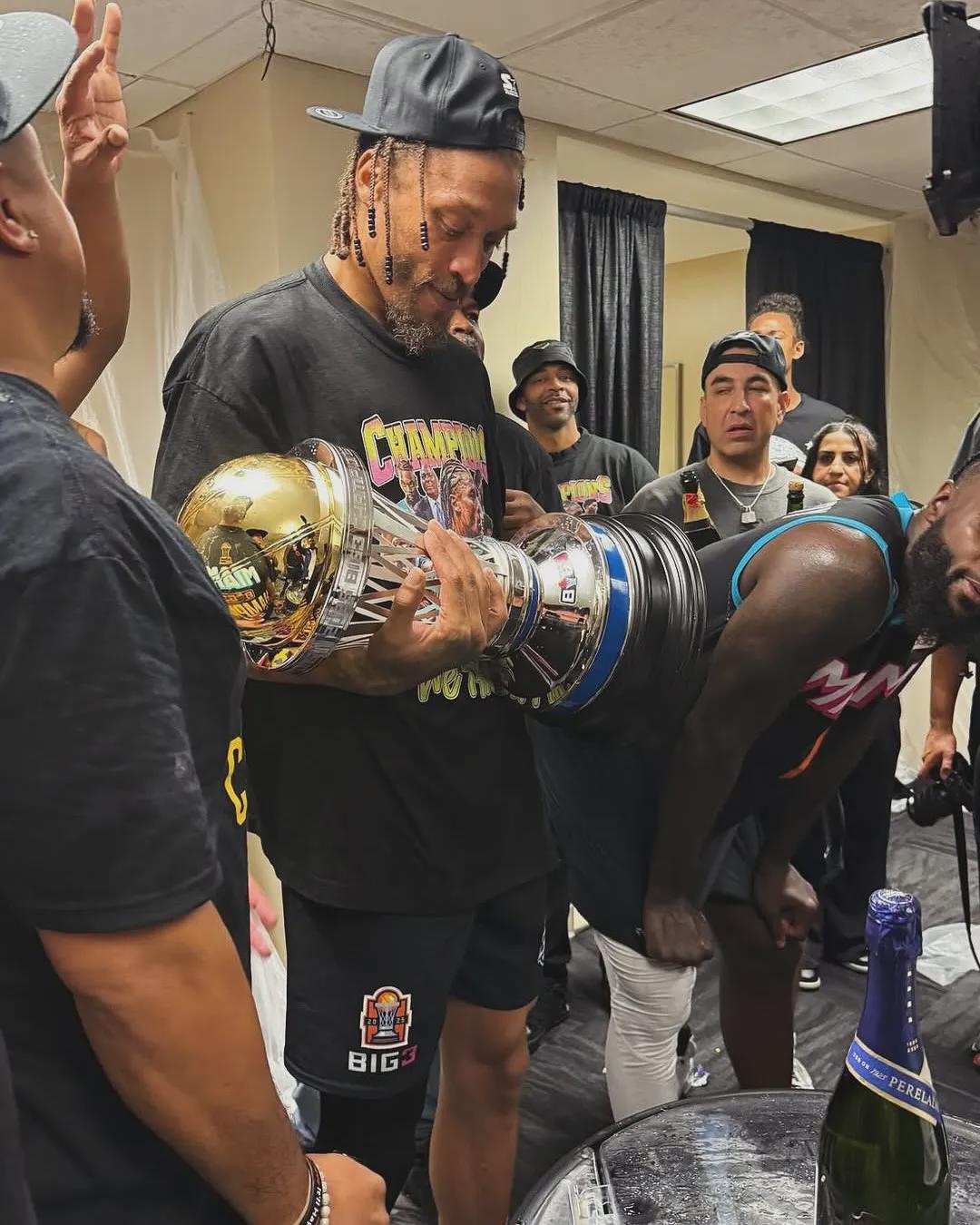 三分绝杀!夺得生涯第六冠!曾让詹姆斯公开道歉