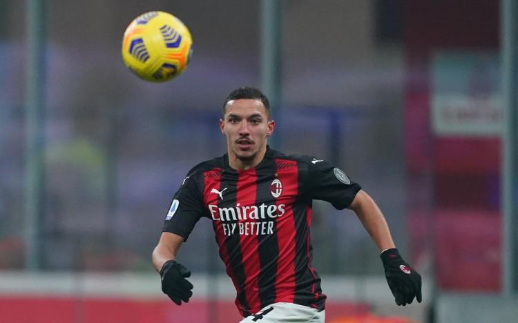 记者：本纳塞尔被米兰放弃，是因为他受伤过多＋与现有中场类似